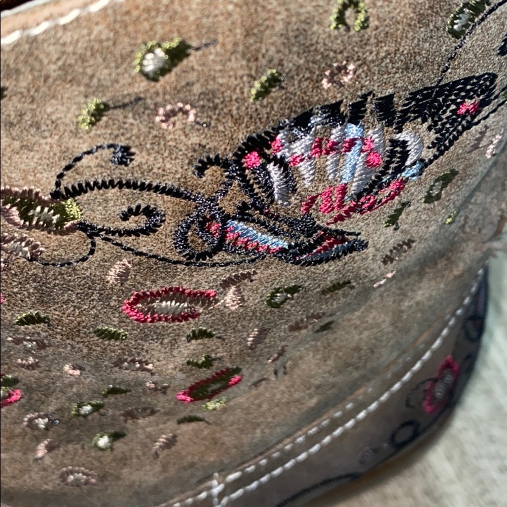 Embroidered Faux Leather Ankle Boots Sz 9.5-10 - Picture 11 of 11